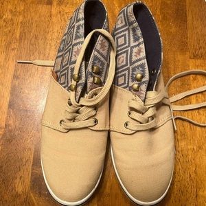 Women’s Vans TB4R tan blue geometric shoes, size 7.5
